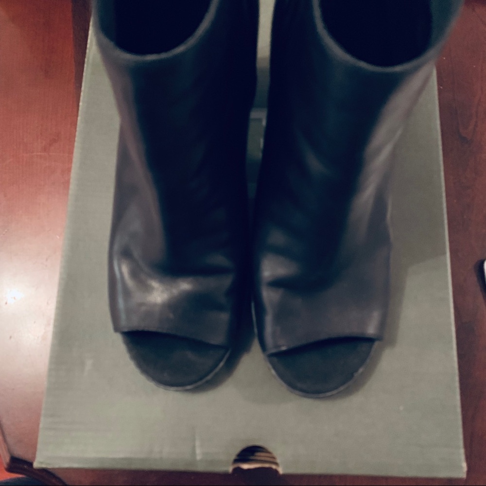 Timberland leather peep toe boots w/ rubber heel!